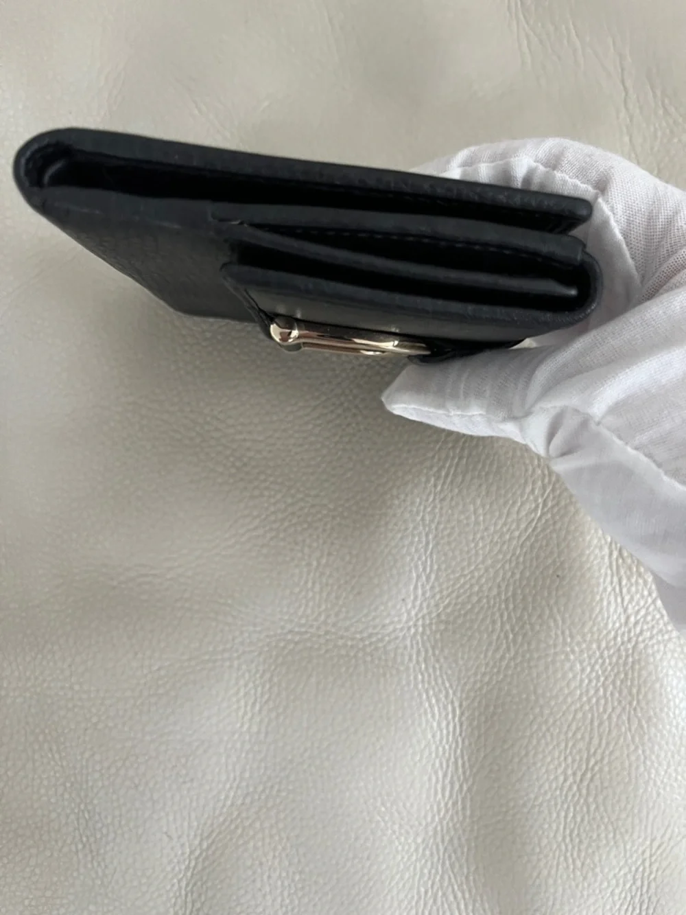 Gucci Classic Stirrup Black Leather Conpact Wallet with Gold Hardware EUC - Picture 7 of 10